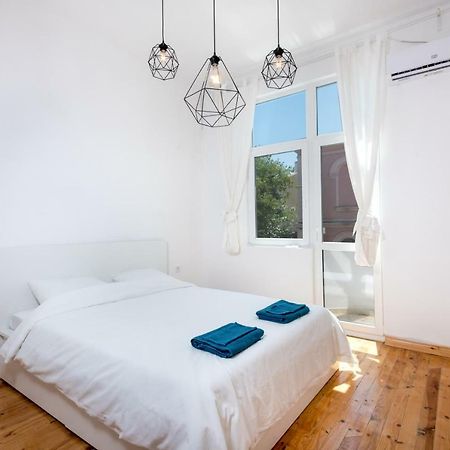 The White Apartment - Bogoridi Main Street Burgas by Eksteriør bilde